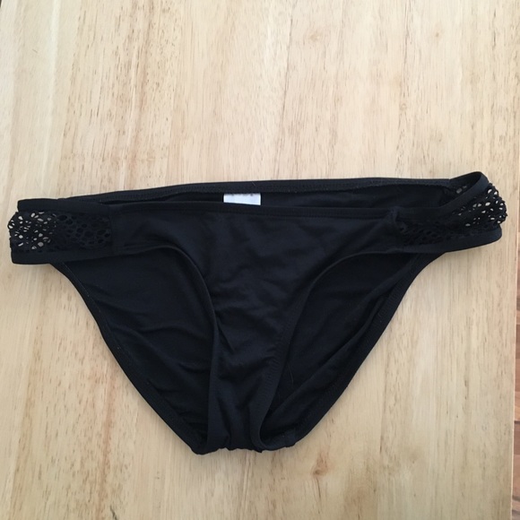 Cute Black Bikini - Picture 3 of 5